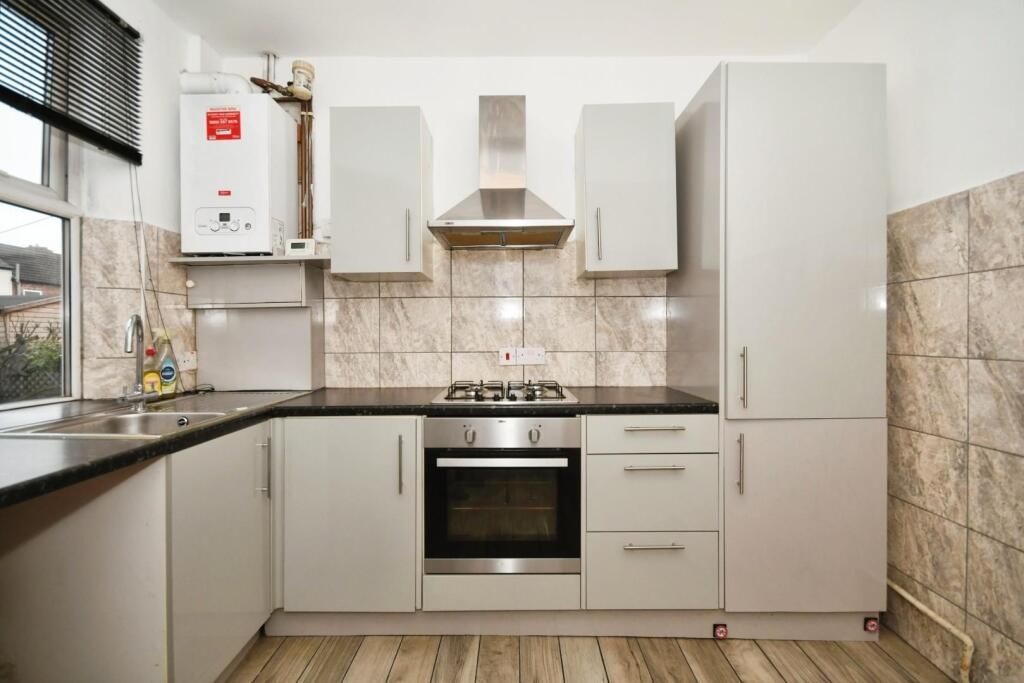 Property photo 2 of 14 6128_33675821_Img_04_0000