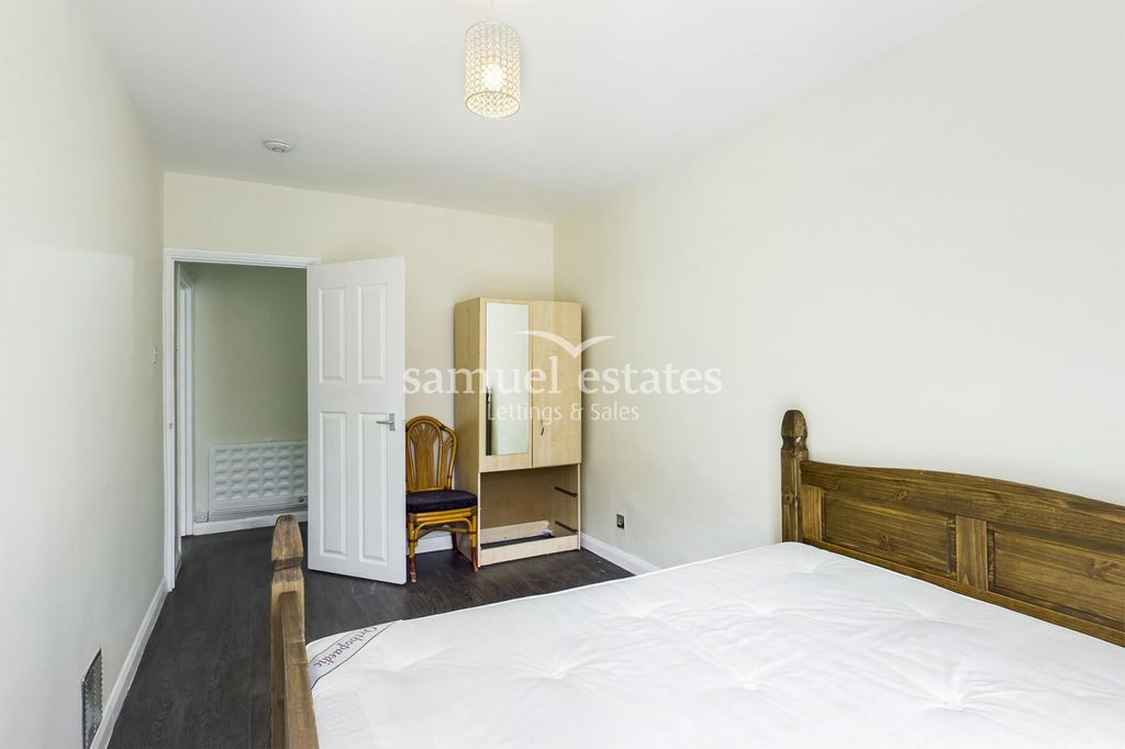 Property photo 2 of 8 Bedroom