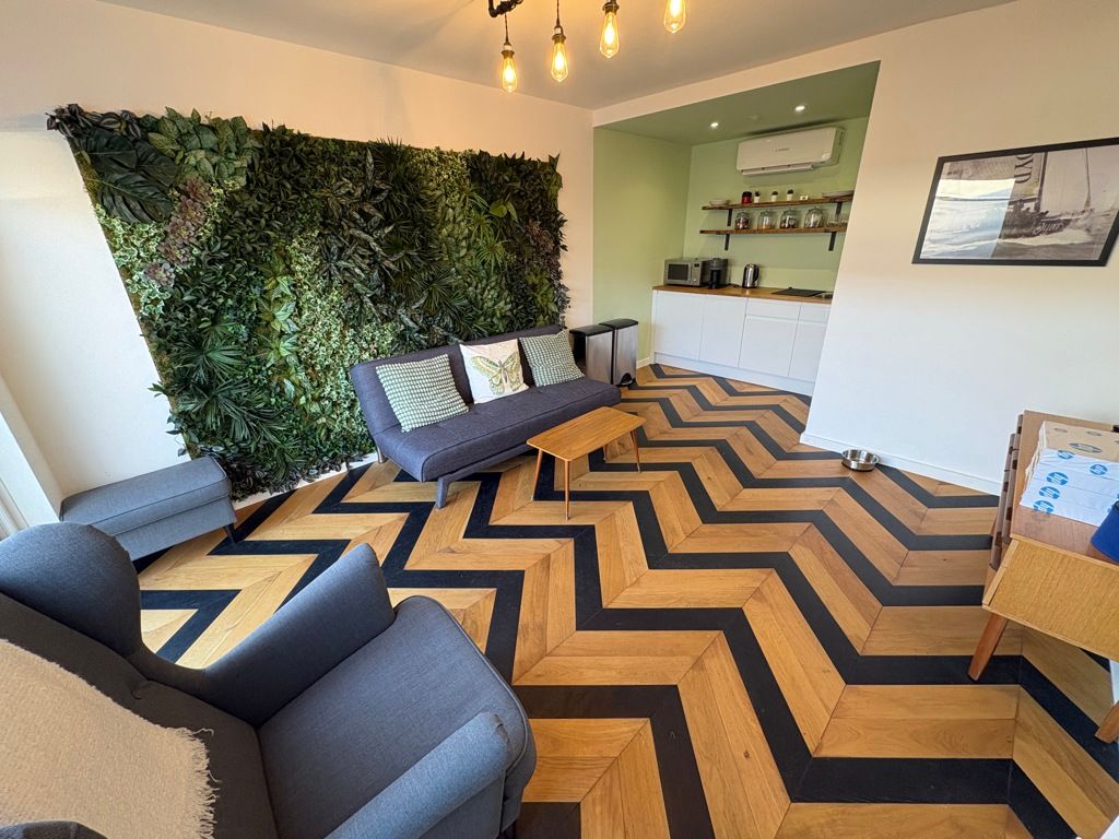 Property photo 3 of 8 Photo 1