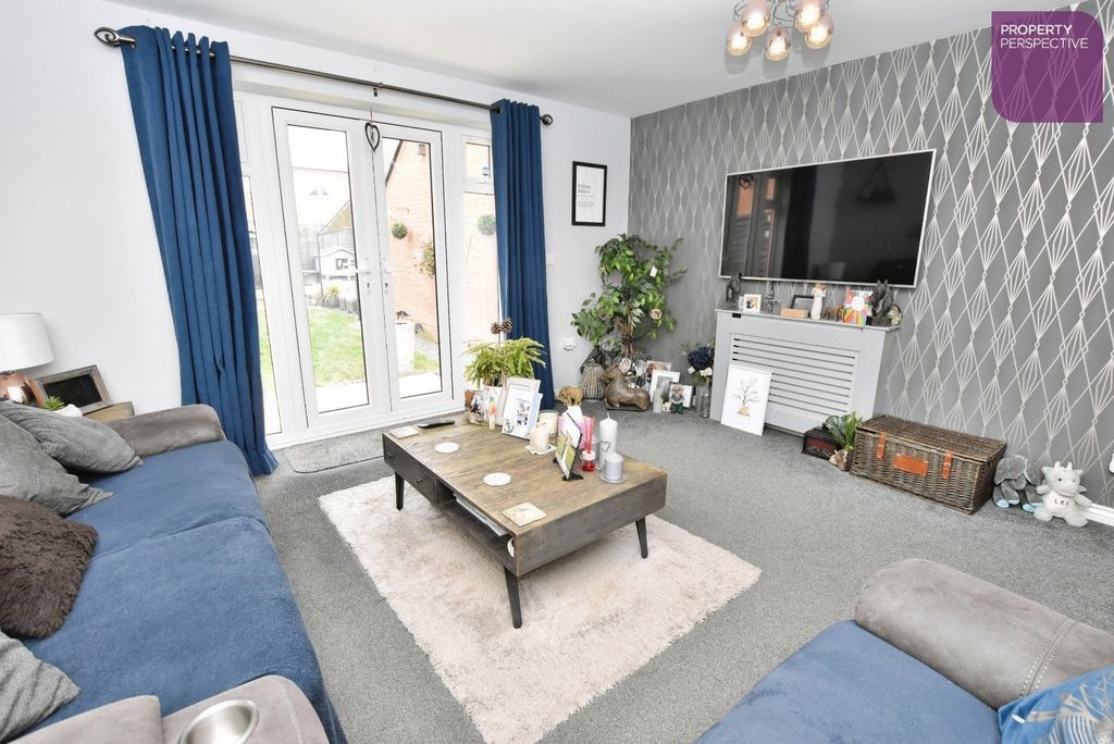 Property photo 2 of 16 Living Room