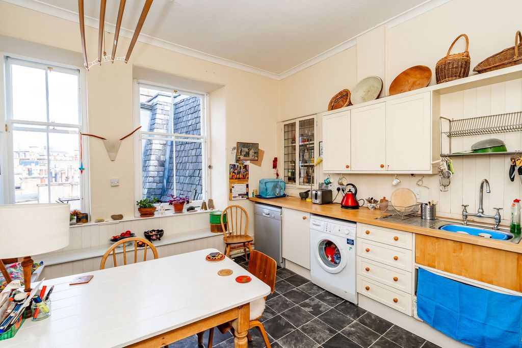 Property photo 3 of 35