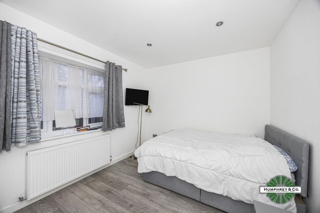 Property photo 3 of 15 18 Charles Road -003.Jpg