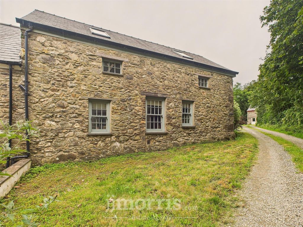 Property photo 2 of 31 Externally