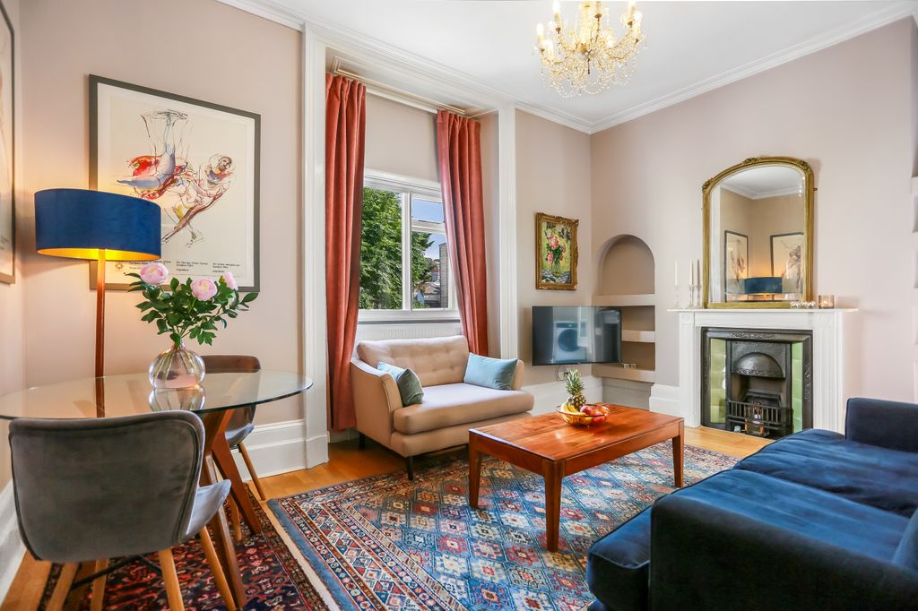 Property photo 2 of 17 296A8013