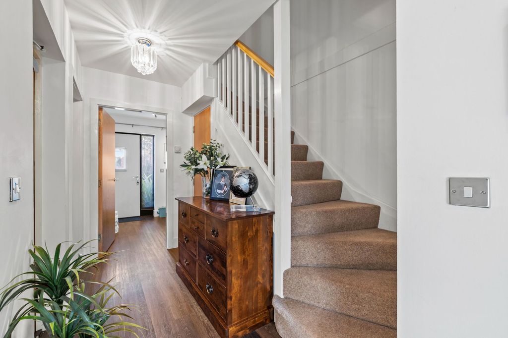 Property photo 3 of 27