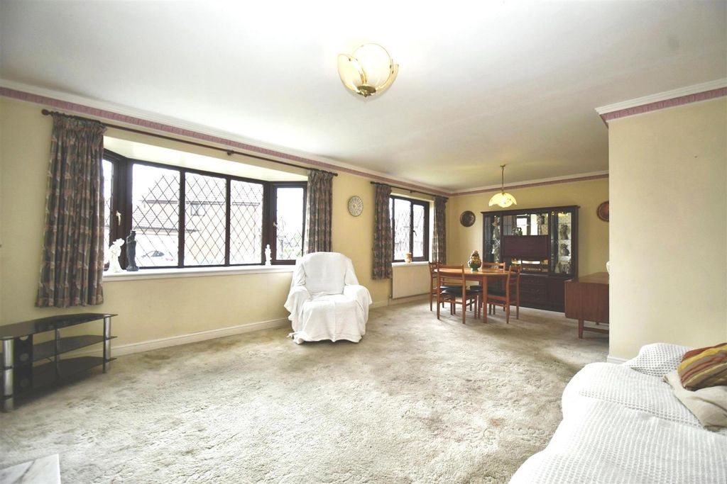 Property photo 3 of 22 Lounge/Dining Room