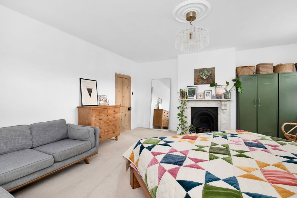 Property photo 2 of 26