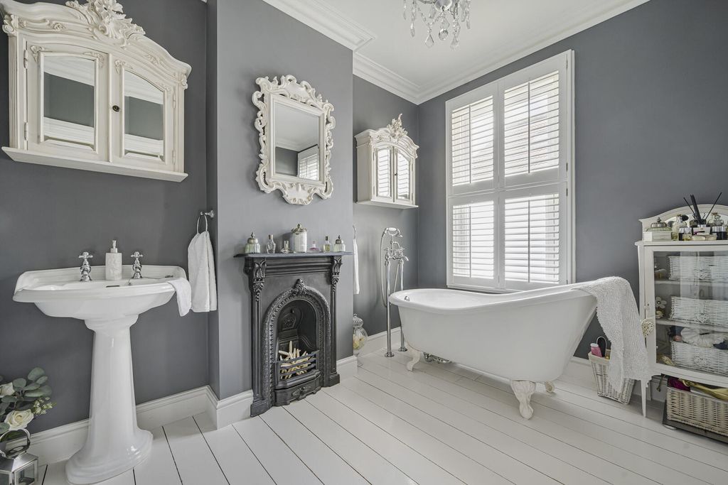 Property photo 3 of 38 Bathroom