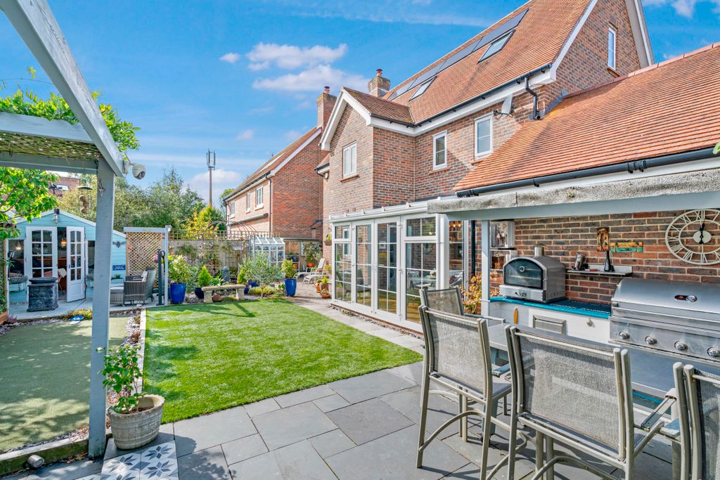 Property photo 2 of 31