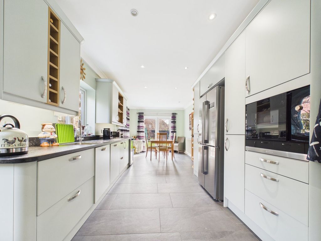 Property photo 3 of 28