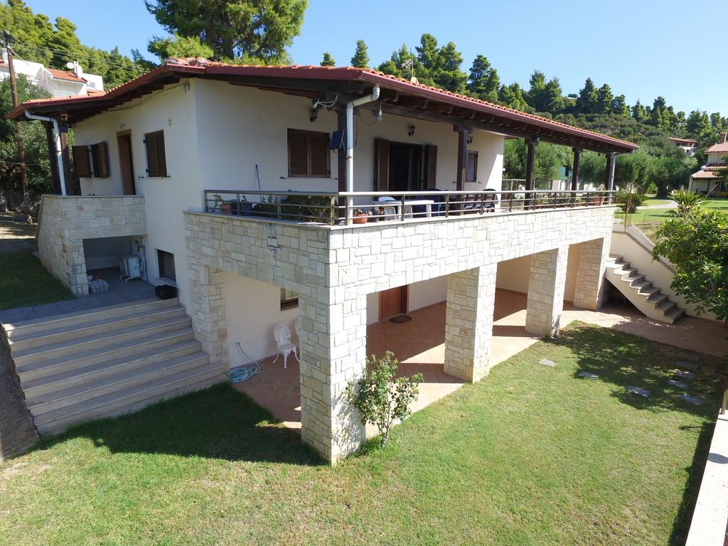 Property photo 2 of 33