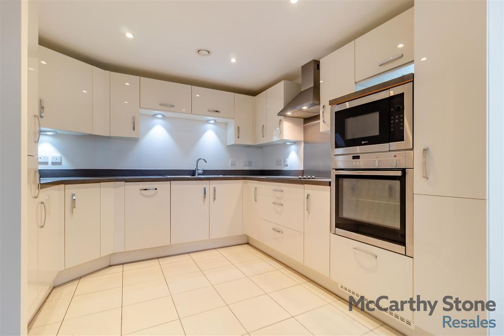 Additional image 8 of 2 bed flat for saleHadleigh Road, Frinton-On-Sea CO13