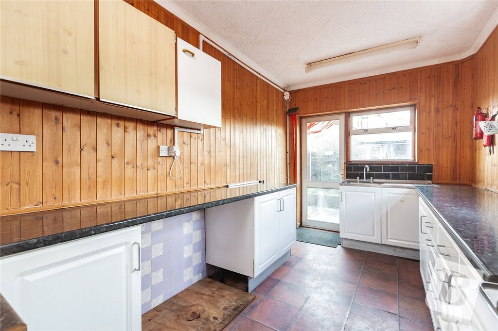 Property photo 2 of 11 Kitchen