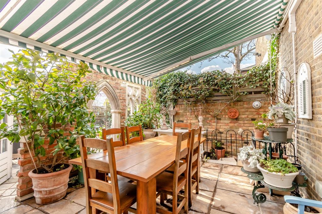 Property photo 2 of 24