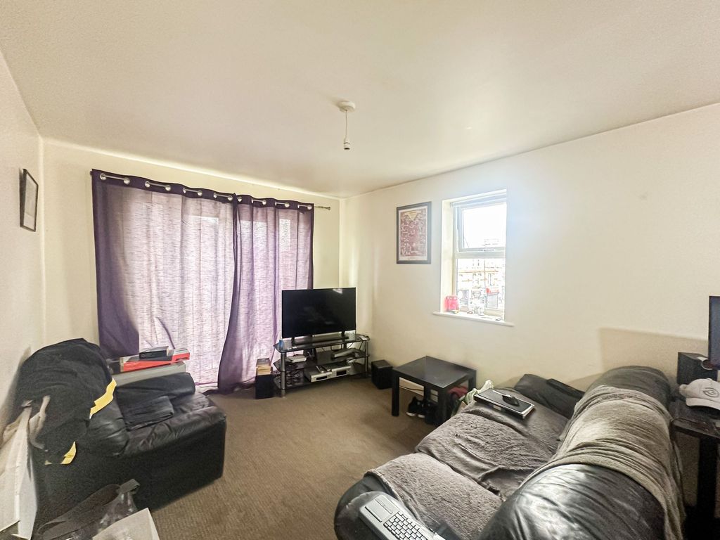 Property photo 3 of 8 Photo 5