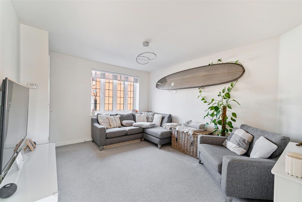 Property photo 2 of 18 Living Room