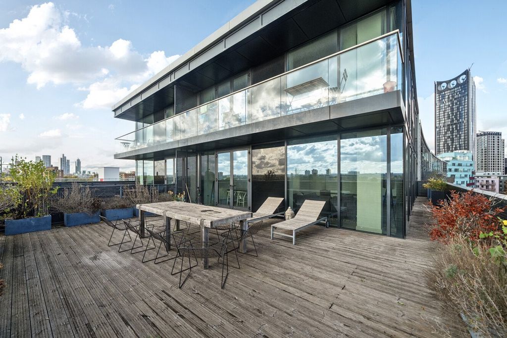 Property photo 2 of 22 Picture No. 18