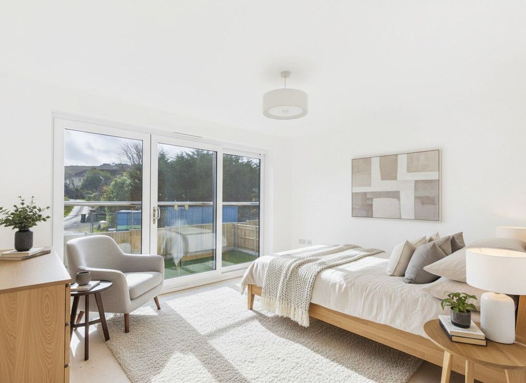 Property photo 2 of 12 Bedroom