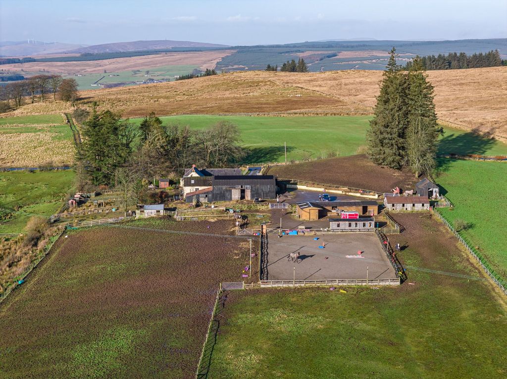 Property photo 2 of 25