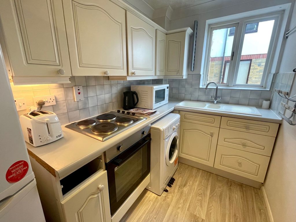 Property photo 2 of 7 Kitchen