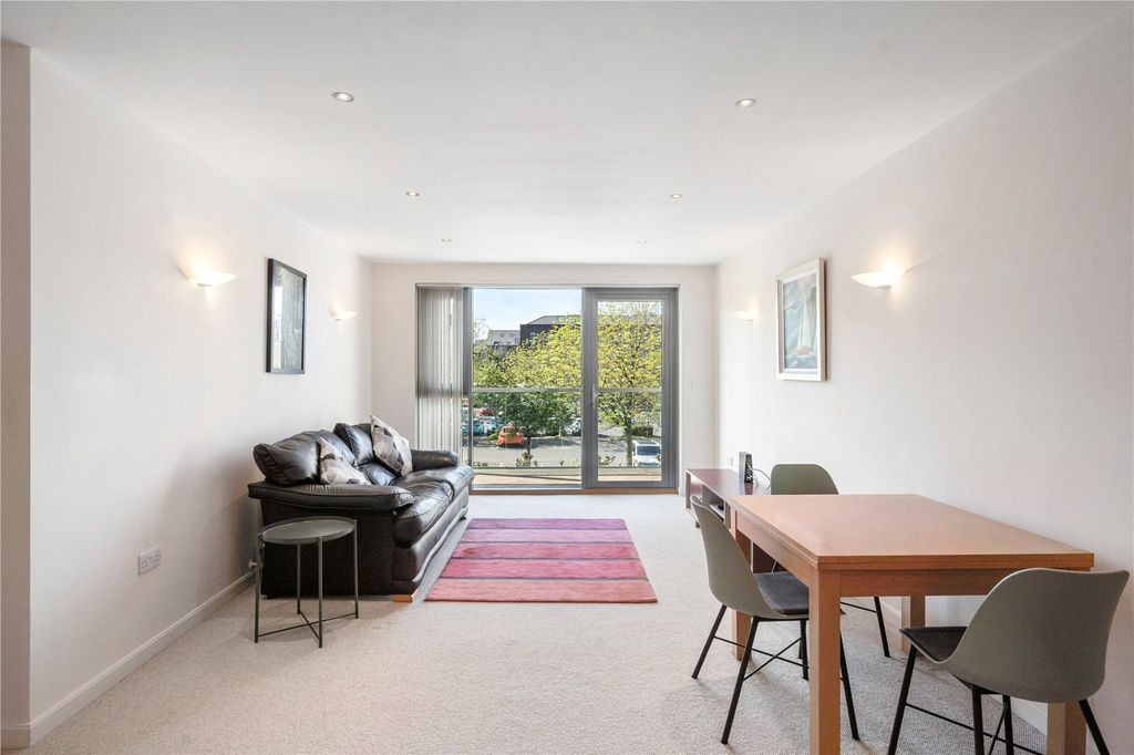 Property photo 3 of 21 Picture No. 09