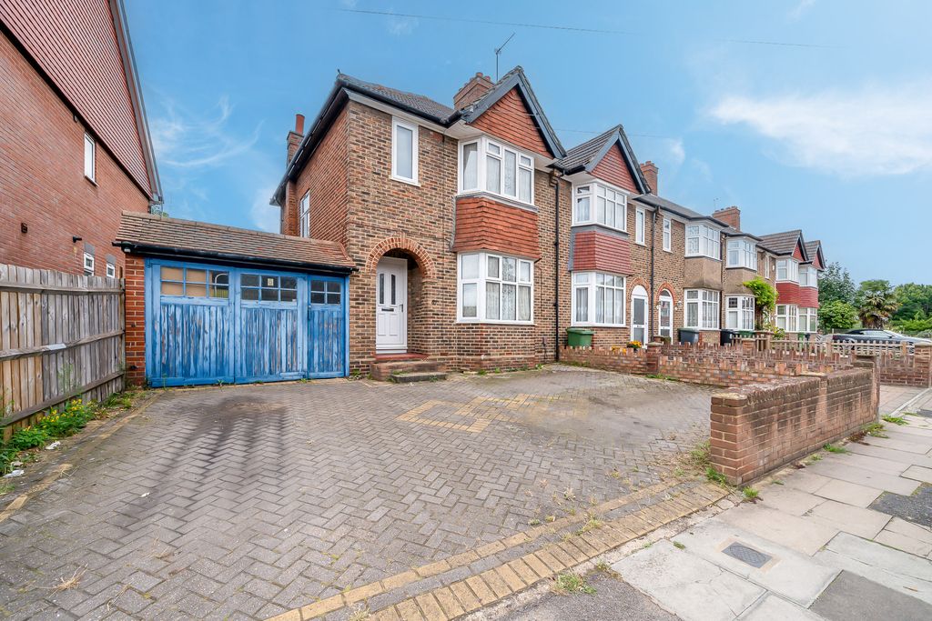 Property photo 1 of 14 Photo 4