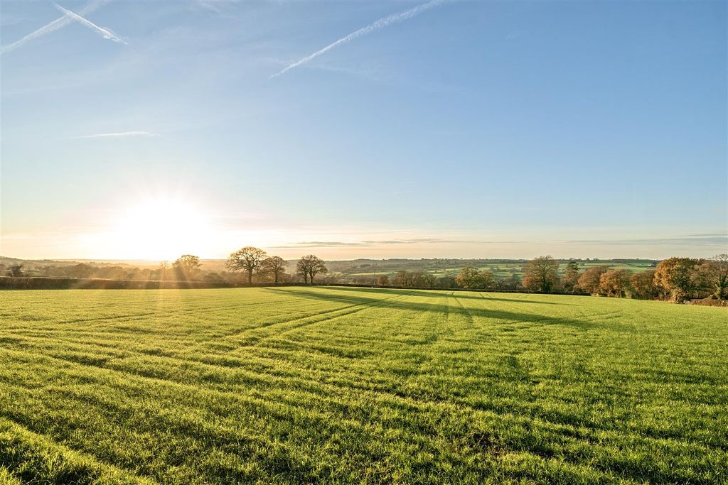 Property photo 3 of 4 1385953-3-6928634F4688F.Jpg