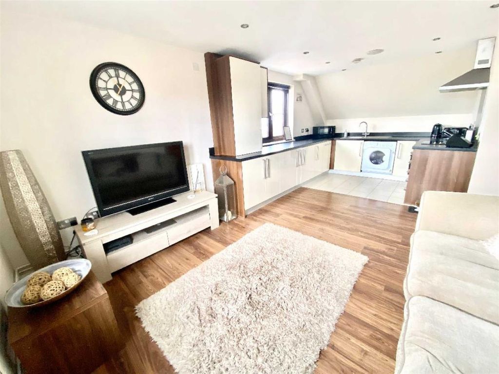 Property photo 3 of 8