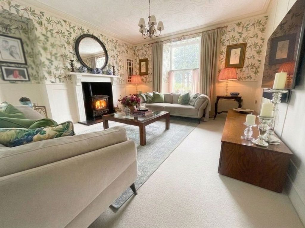 Property photo 2 of 82