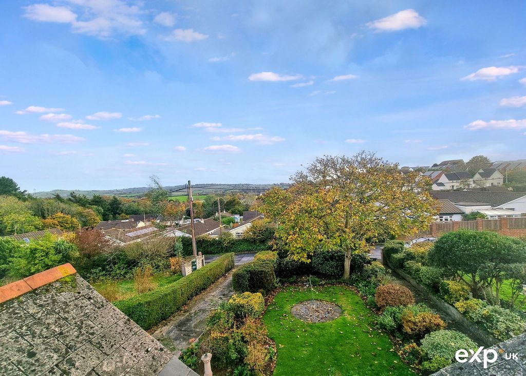 Property photo 3 of 32