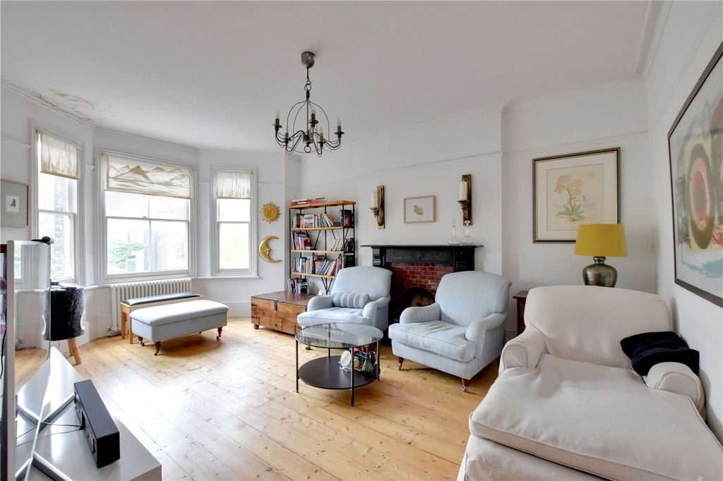 Property photo 2 of 17 Picture No. 01