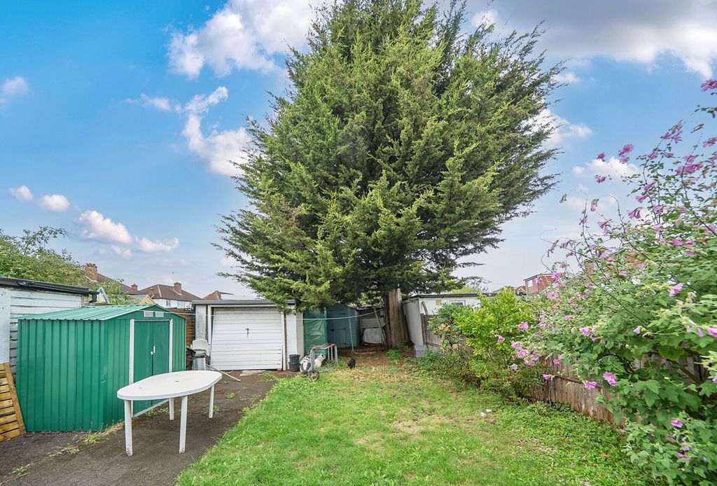Property photo 2 of 14 1330703-1-688B3Fb...
