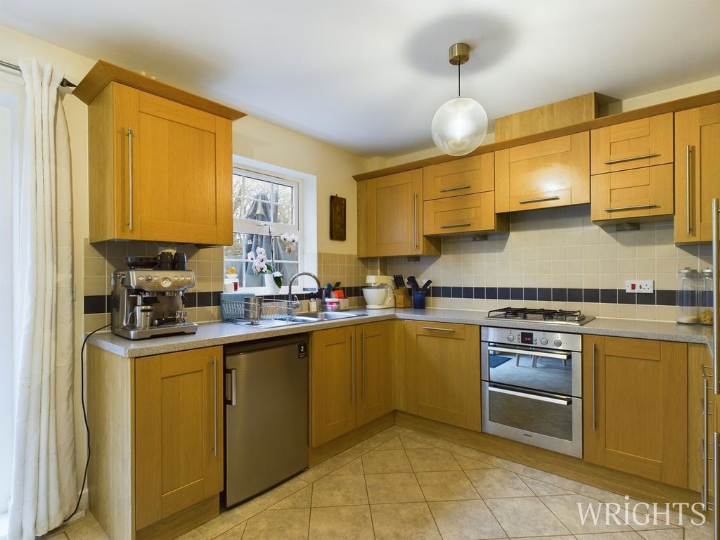Property photo 3 of 23 Kitchen