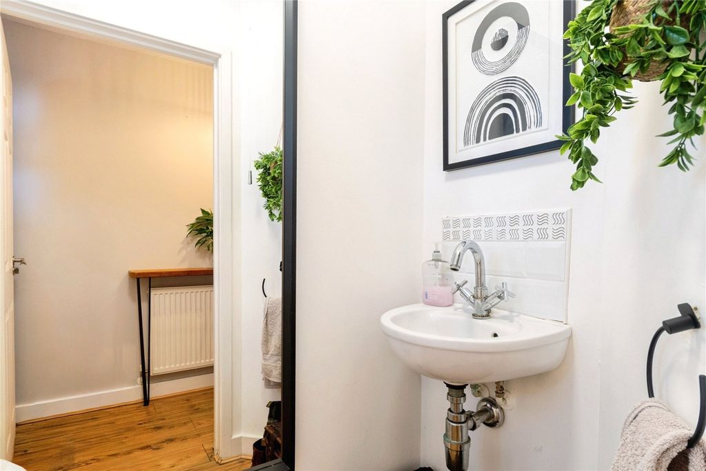 Property photo 3 of 17 Picture No. 10