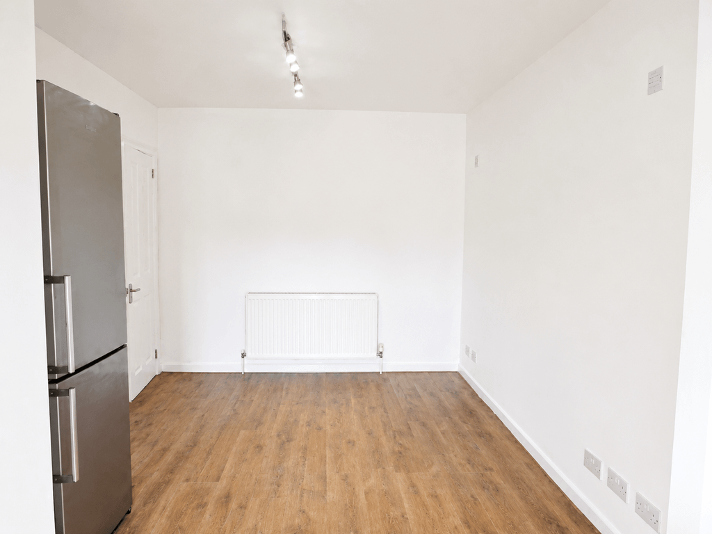 Property photo 3 of 8 Gallery