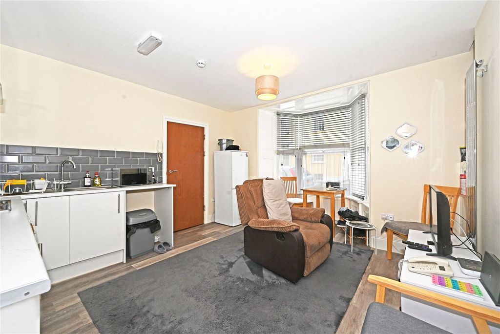 Property photo 3 of 31 Ground Floor Flat