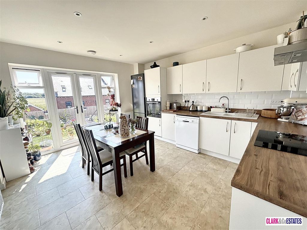 Property photo 2 of 11 Kitchen