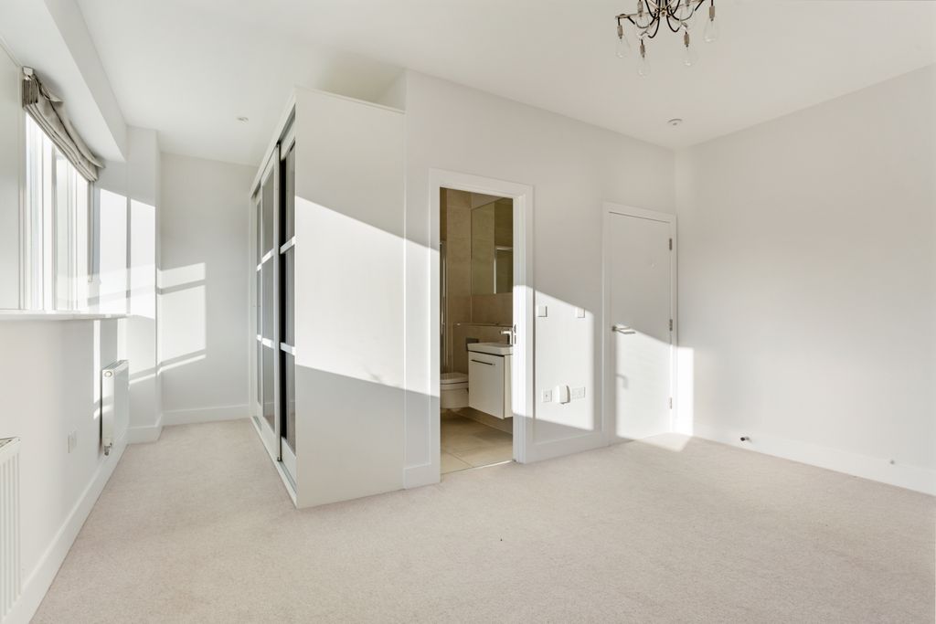 Property photo 3 of 15 Bedroom