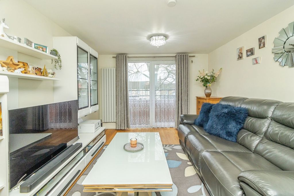 Property photo 2 of 20 Pbox-Img.Jpg