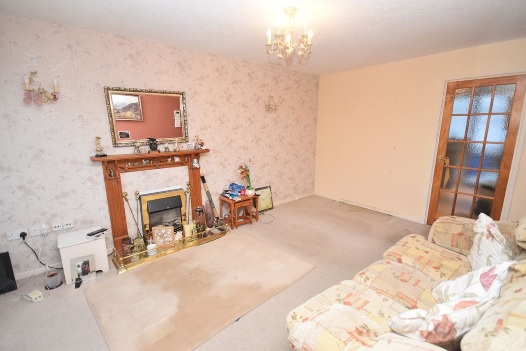 Property photo 3 of 11 Lounge