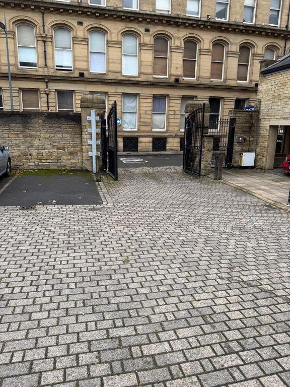 Property photo 2 of 16 Gate Entry