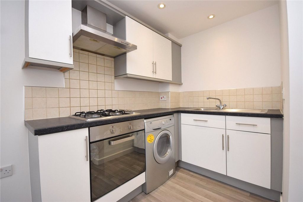 Property photo 3 of 10 Picture No. 27