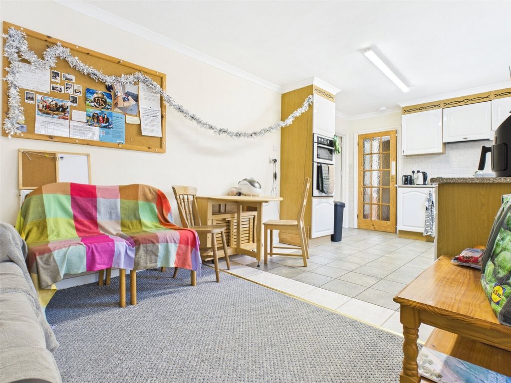 Property photo 3 of 18 Lounge