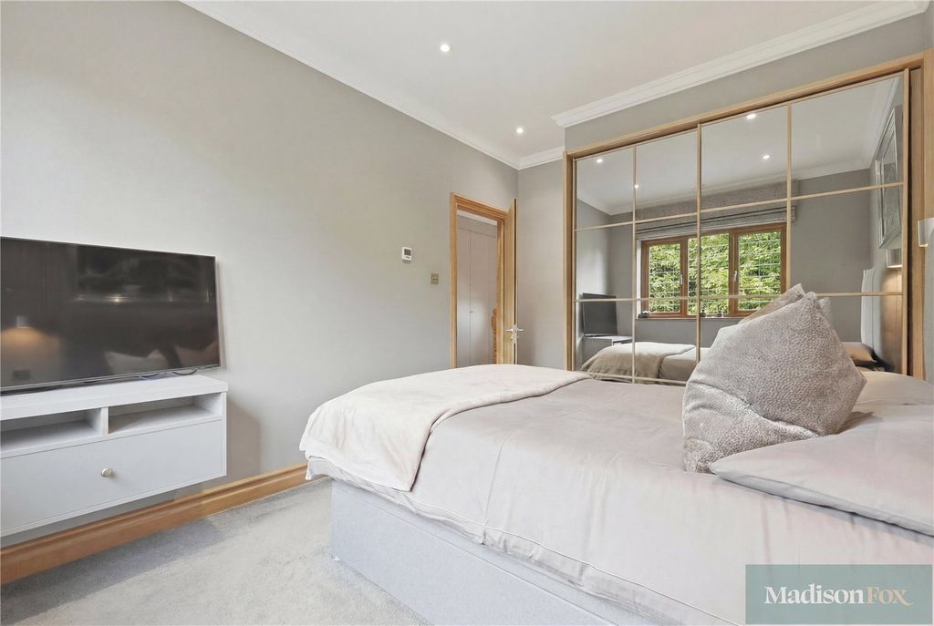 Additional image 27 of 5 bed detached house for saleWest View, Loughton, Essex IG10