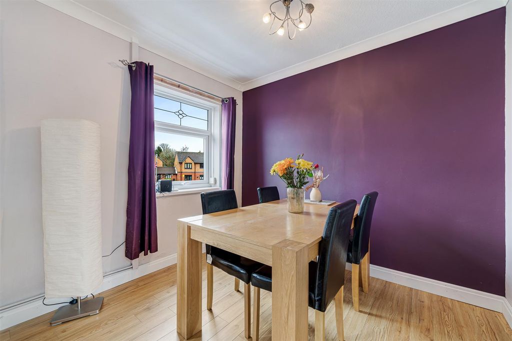 Property photo 3 of 15 44 Molyneux Drive (12 Of 13).Jpg