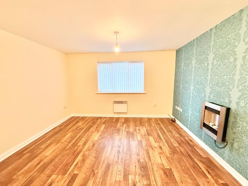 Property photo 3 of 8 Lounge