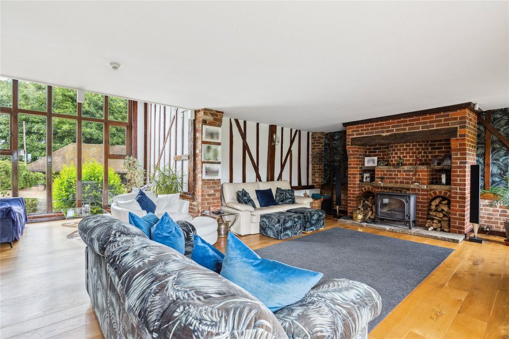 Property photo 3 of 14 Sitting Room