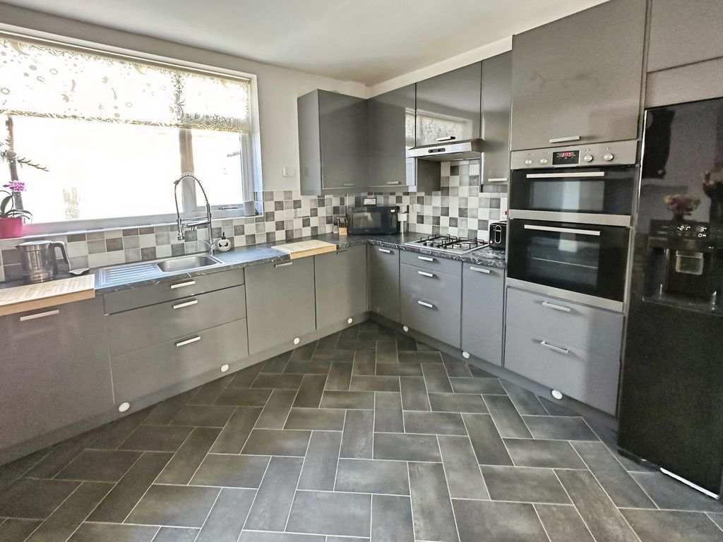 Property photo 3 of 18 Photo 11