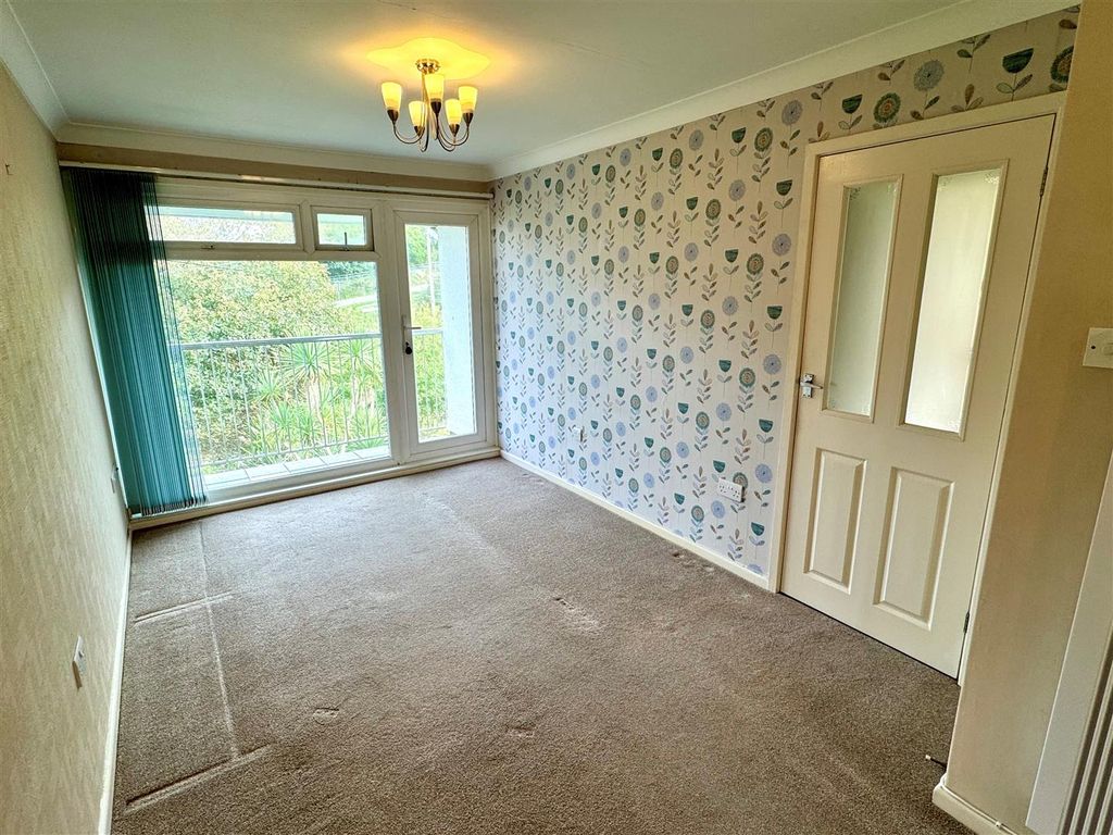 Property photo 2 of 9 2 Porth Cova Lounge
