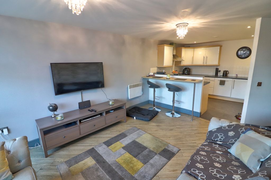 Property photo 2 of 11 Open Plam Living